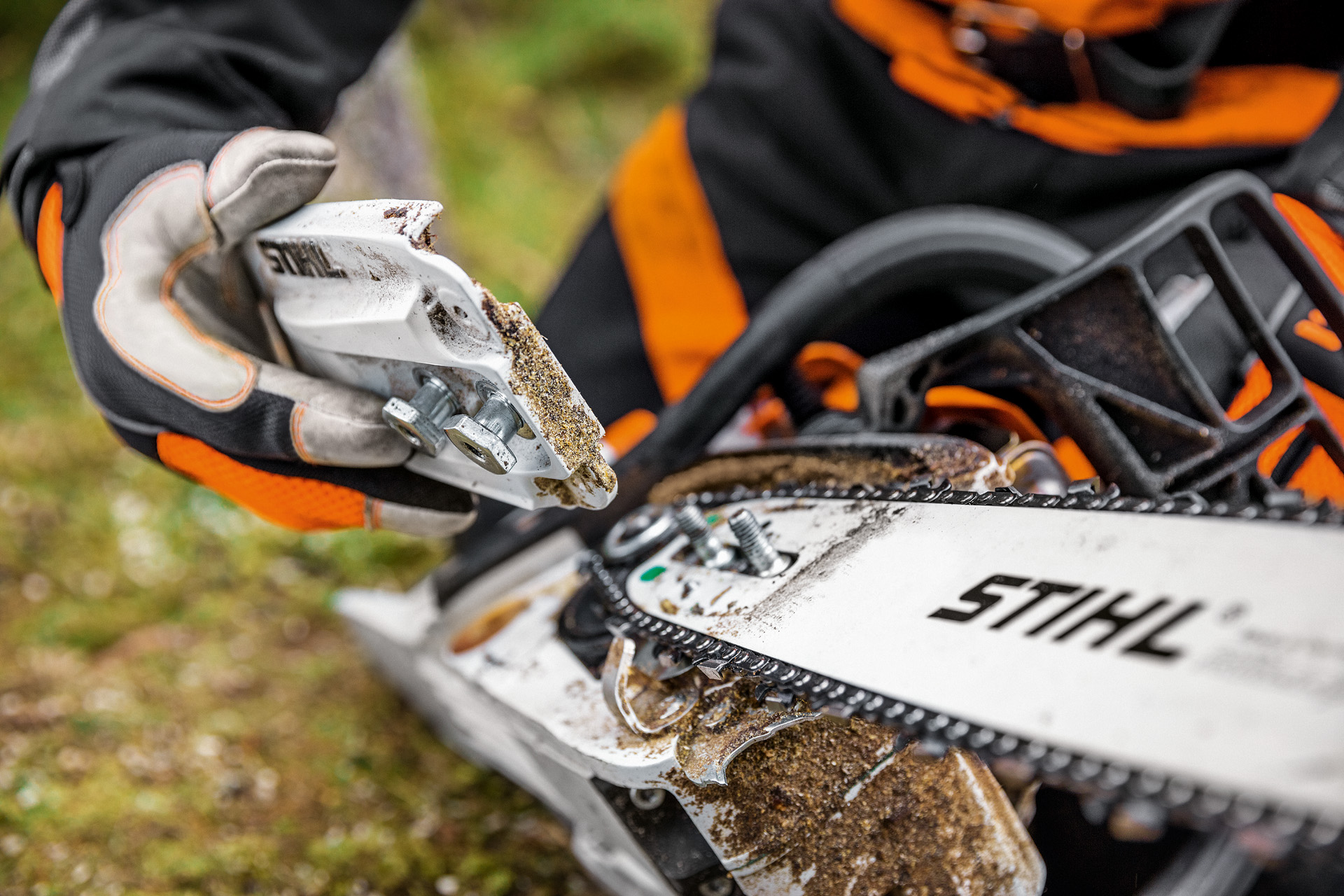 Manutenzione di una motosega a benzina STIHL