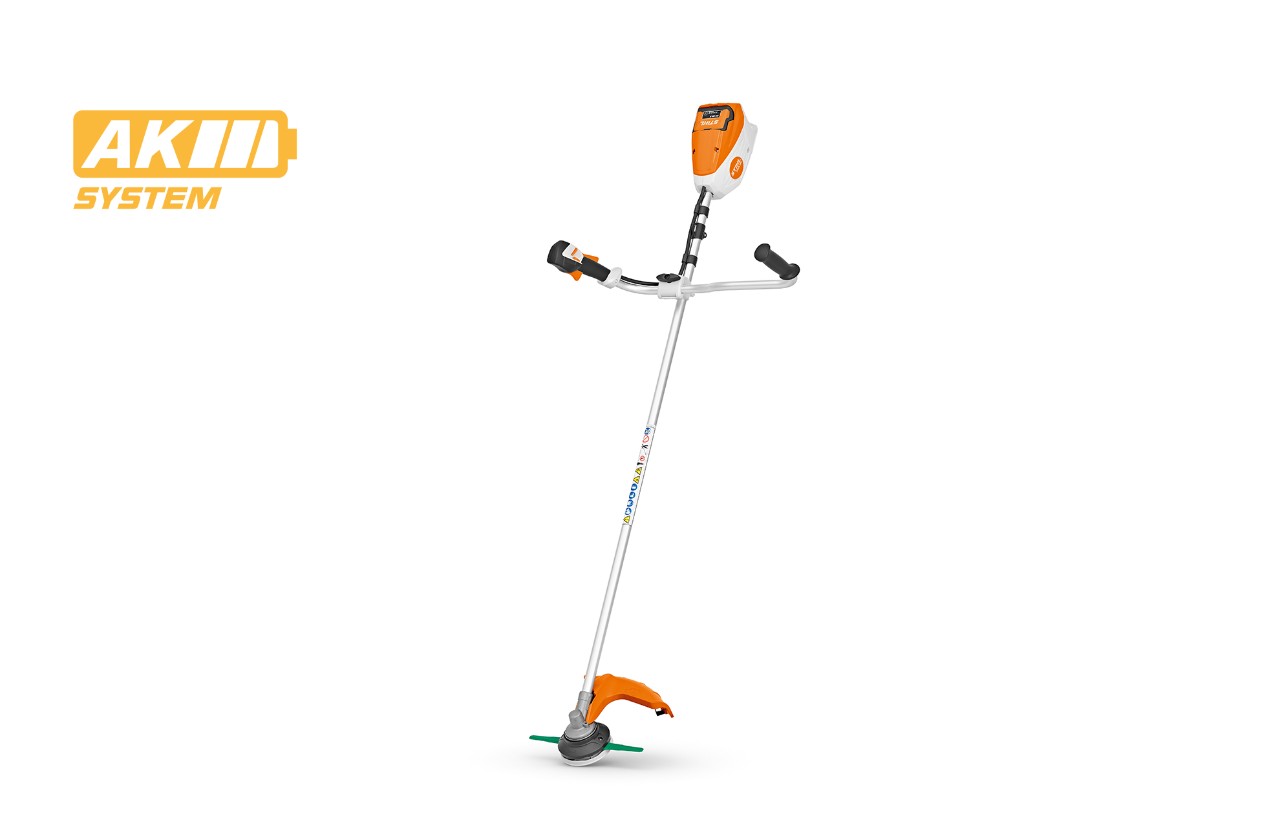 Immagine del decespugliatore a batteria STIHL FSA 80, icona della batteria in alto a sinistra per il sistema STIHL AK