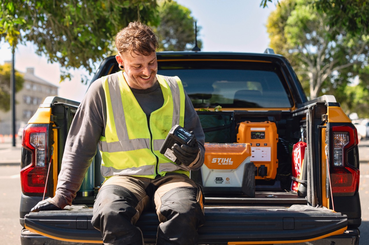 Caricabatterie portatile STIHL AL 1802 MO e STIHL PS 2000 per la ricarica delle batterie ALLPRO